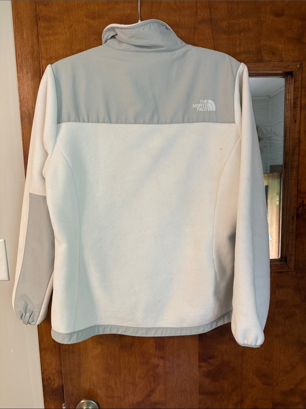 The North Face Two-Tone Light Gray and Off-White Fleece Jacket - Picture 2 of 2